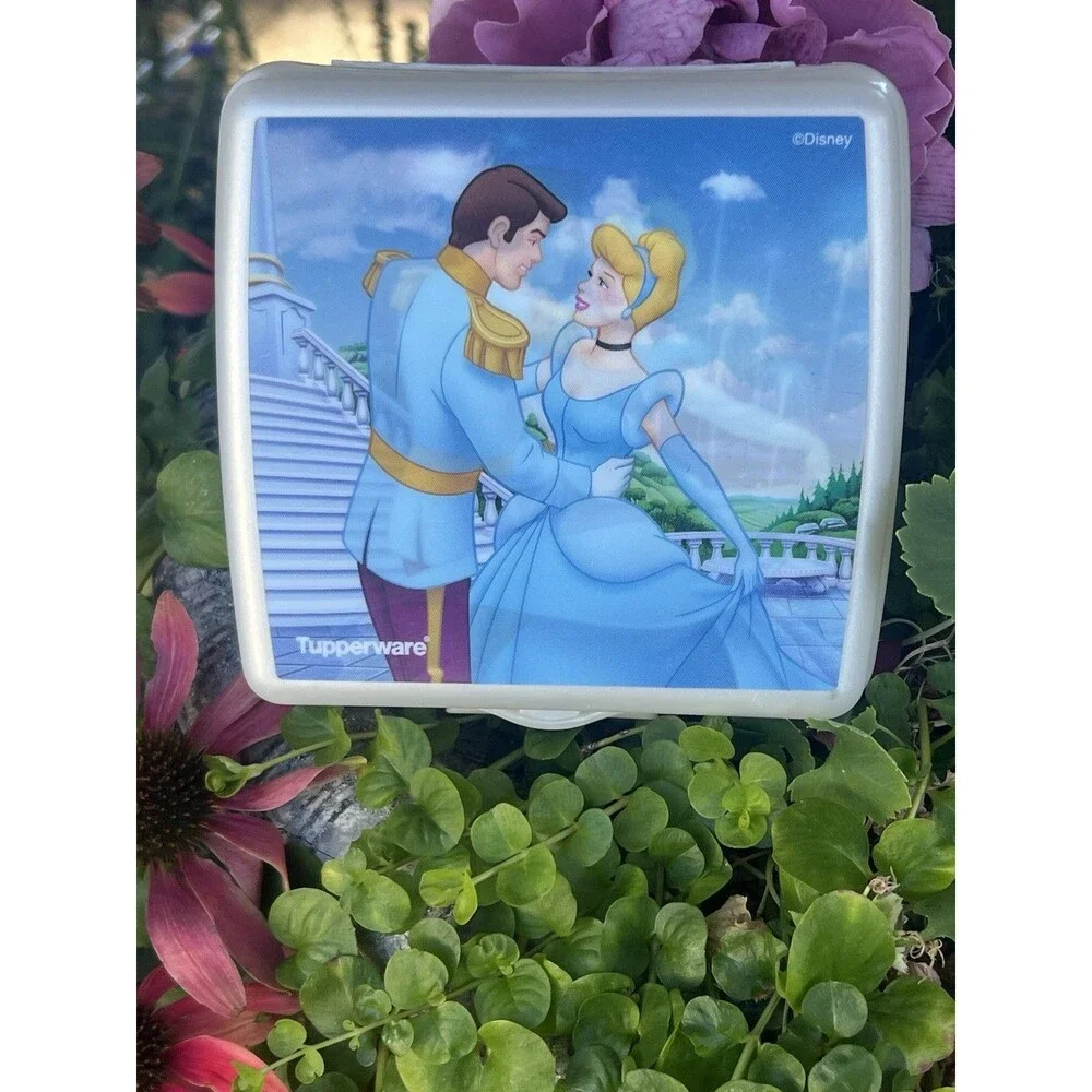 2004 Y2K Disney Cinderella Tupperware Lenticular Sandwich Keeper Collector Item